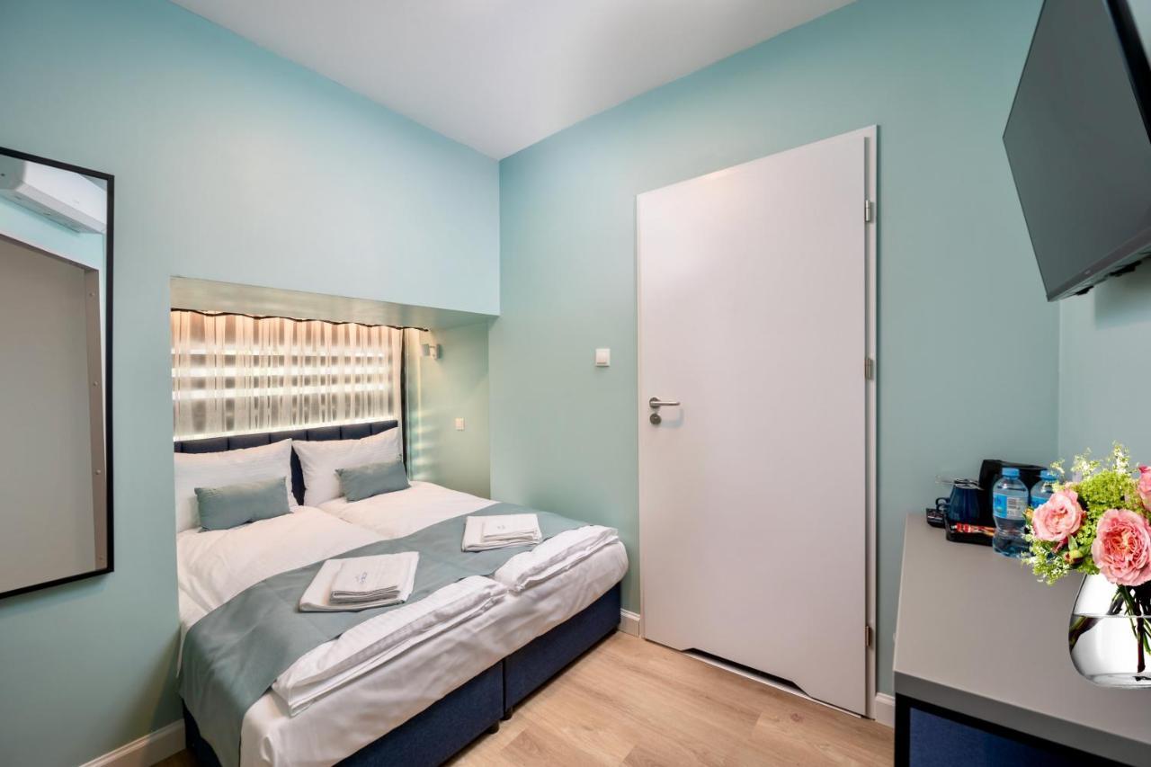 Jess Inn Hostel Rondo Charles De Gaulle Warschau Buitenkant foto